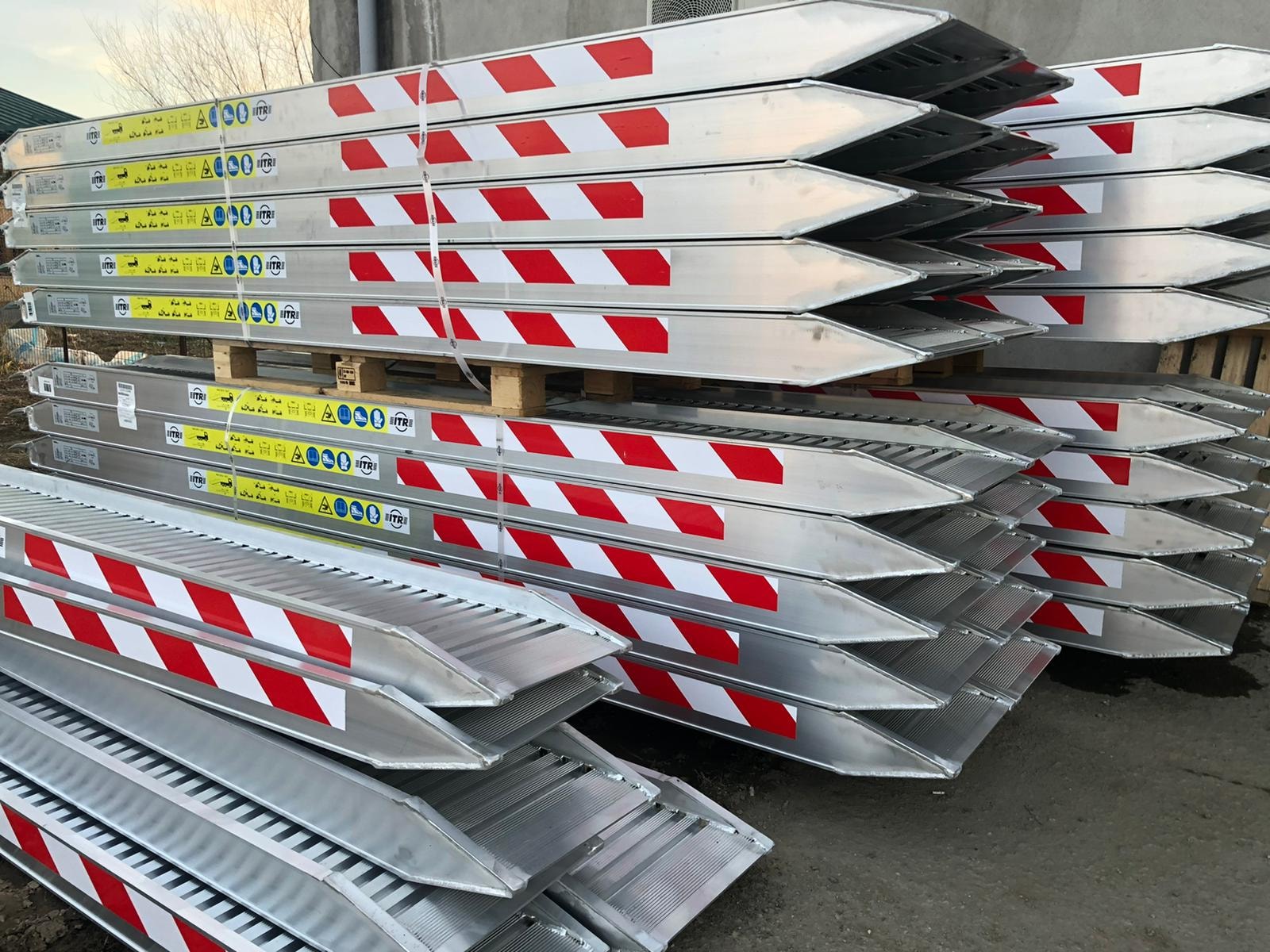 Rampe incarcare/descarcare Rampe 3.5 m, 4.9 tone, fara borduri